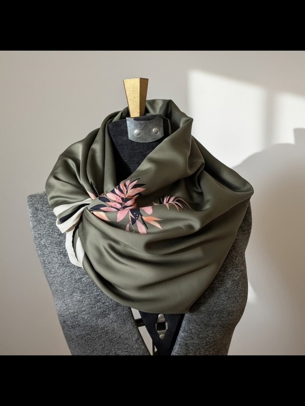 A.n.d. Elegant Green/Grey And Pink Floral Satin Shawl - free Size - Picture 6 of 7